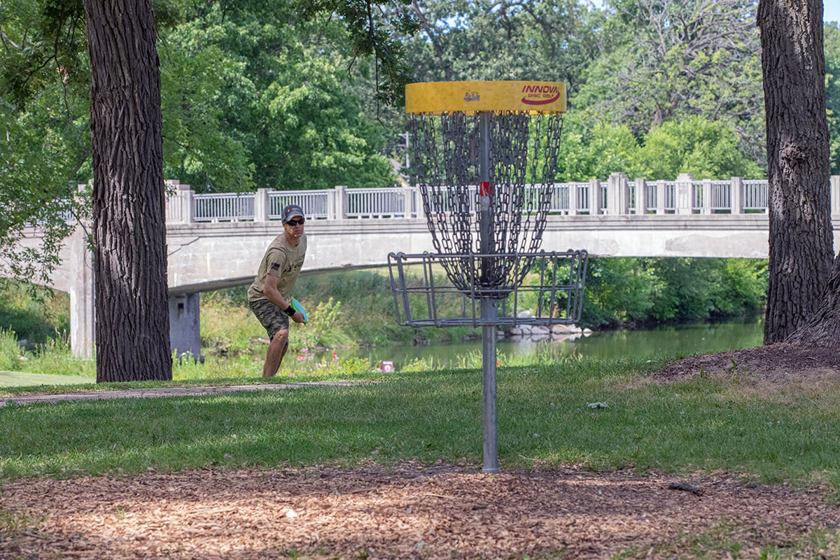 How to Play Disc Golf at Night A StepbyStep Guide Best Disc Golfers